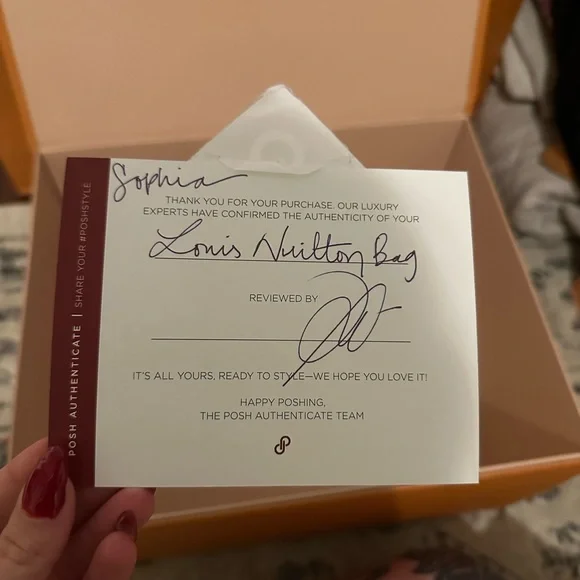 Red Vernis Louis Vuitton Alma PM - Picture 6 of 11